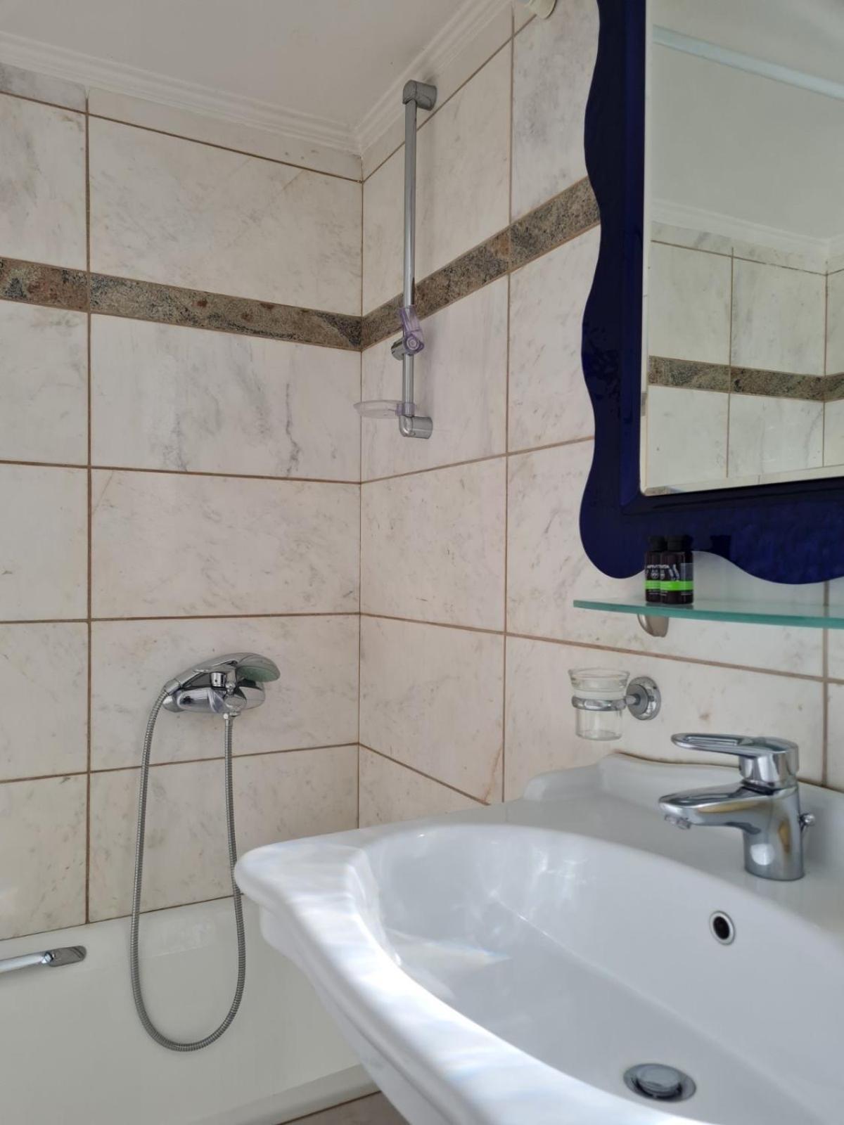 Papastavrou Apartments Kalavryta Ruang foto